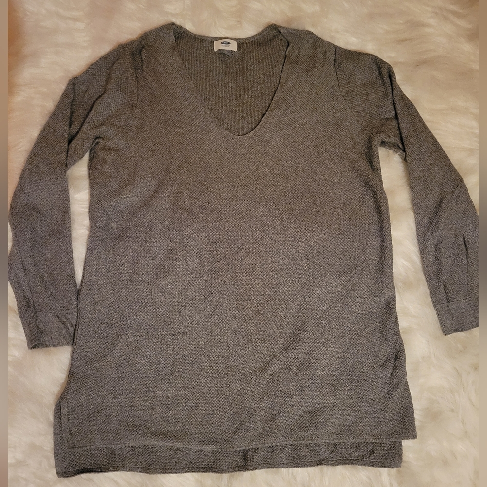 Old Navy gray V- neck sweater size xl
